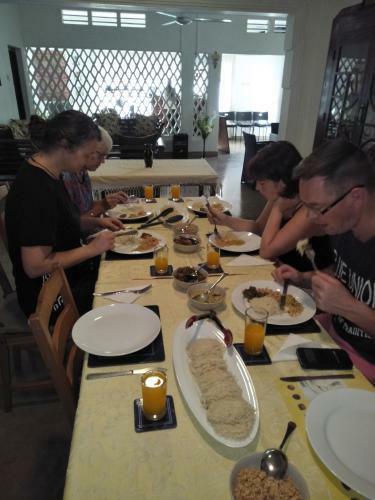 Hostal Dions Guest House