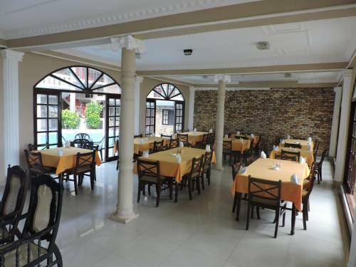 Hotel Oasis Beach Resort