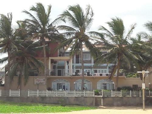 Hotel Oasis Beach Resort