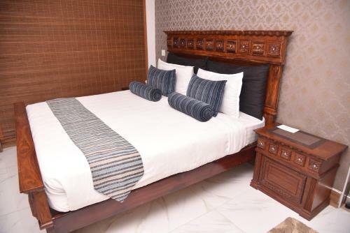 Lawrence View Hotel