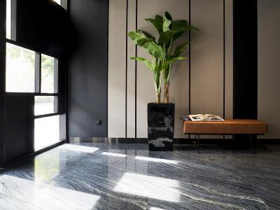 Hotel 81 Opera