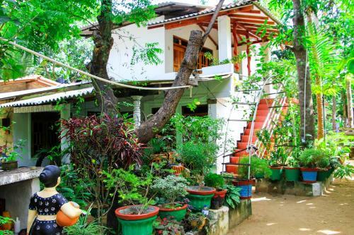Sigiri Tarushan Home Stay
