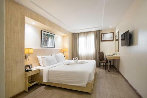 Golden Prince Hotel & Suites