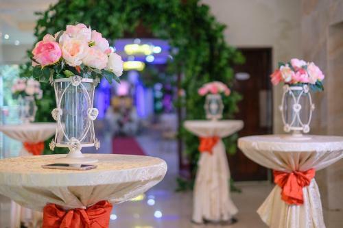 Golden Prince Hotel & Suites