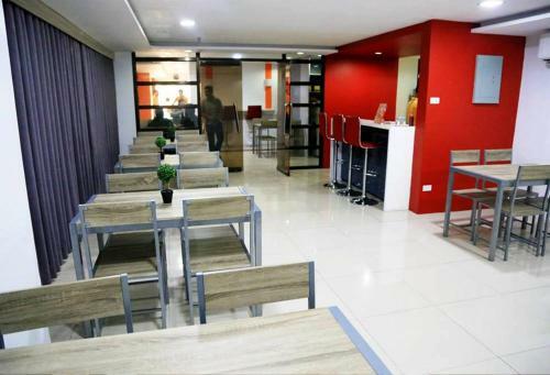 Hotel Travelbee Business Inn