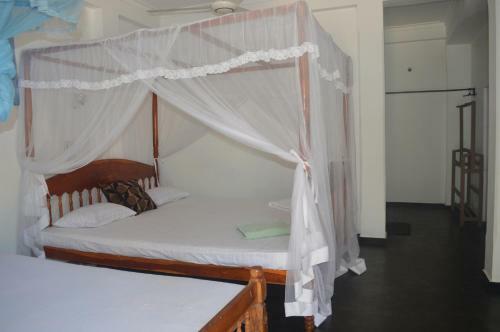 Hostal Shanika Beach Inn