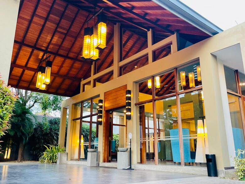 Hotel Chaarya Resort & Spa