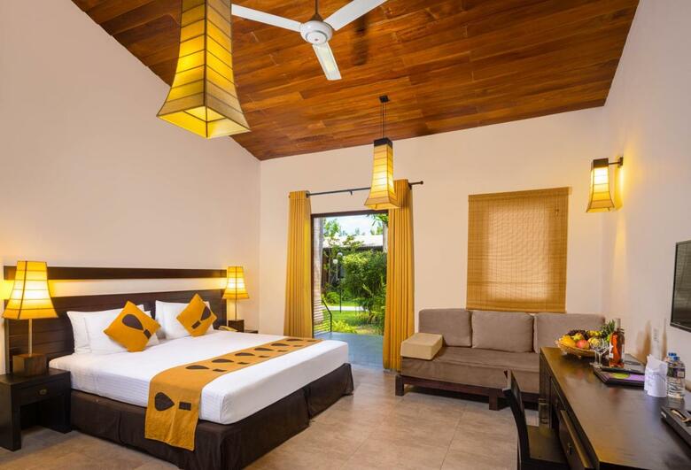Hotel Chaarya Resort & Spa