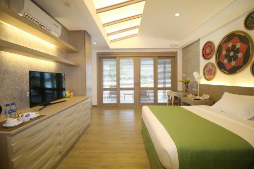 Hotel Bohol Shores