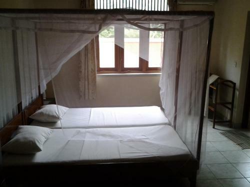 Hotel 4 U
