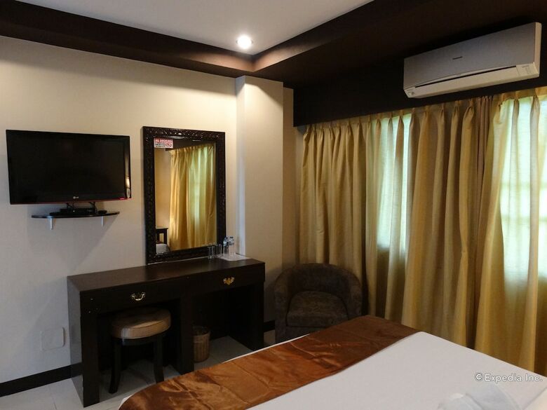 Hotel The Peridot Suites