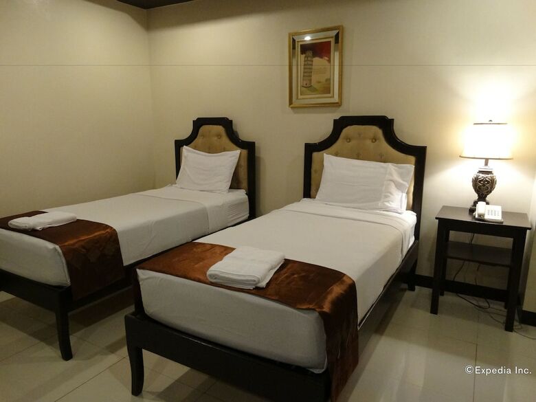 Hotel The Peridot Suites