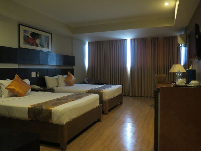 The Pinnacle Hotel And Suites