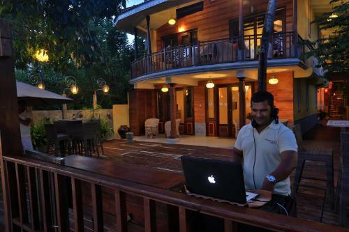 Hotel Thaproban Beach House
