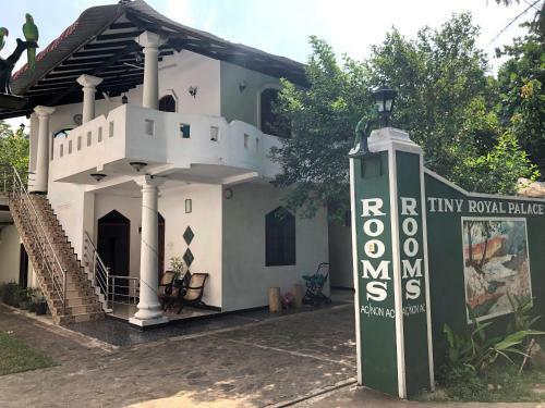 Hostal Tiny Royal Palace