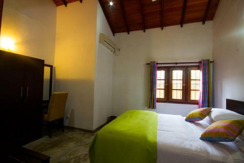 Hamilton Beach Villa