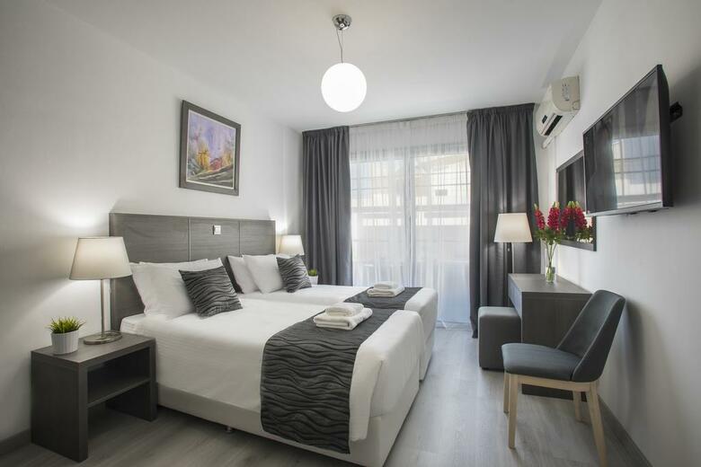 Hotel Apartments Petrou Bros