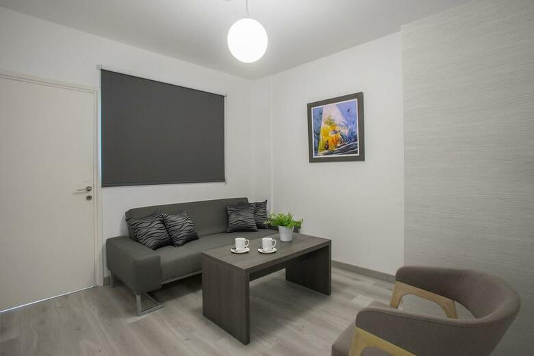 Hotel Apartments Petrou Bros
