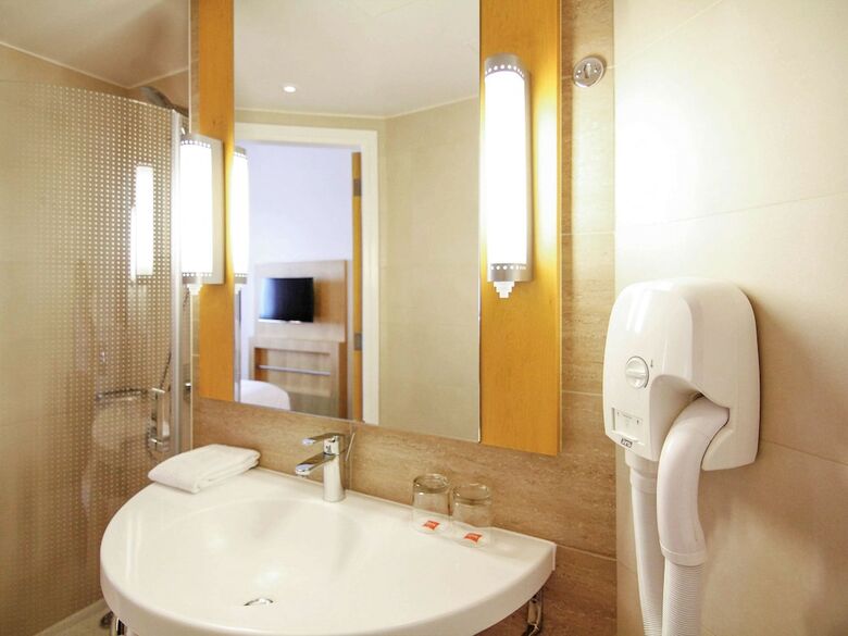 Hotel Ibis One Central