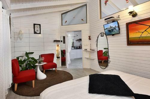 Lodge On The Sea