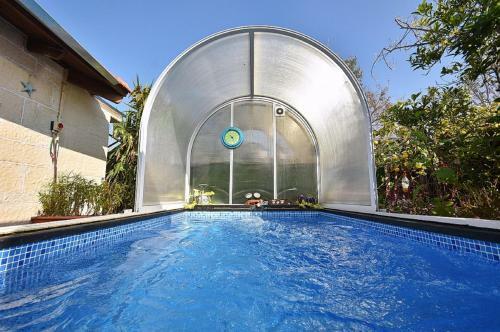 Lodge On The Sea