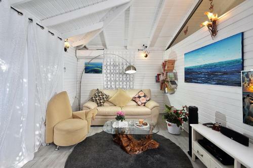 Lodge On The Sea