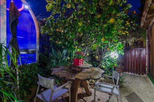 Lodge On The Sea
