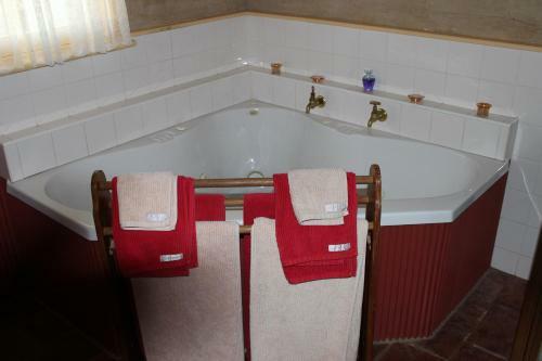 Bed & Breakfast Elinike Guest Cottages