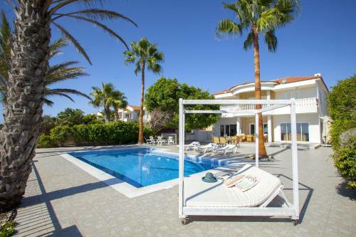 Sunset Meneou Villa