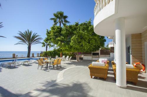 Sunset Meneou Villa