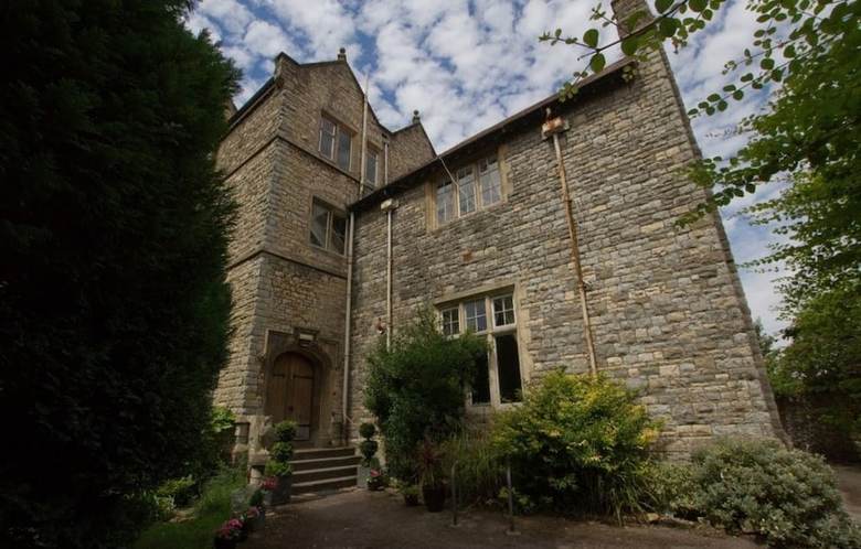 Hostal The Gothic Mansion