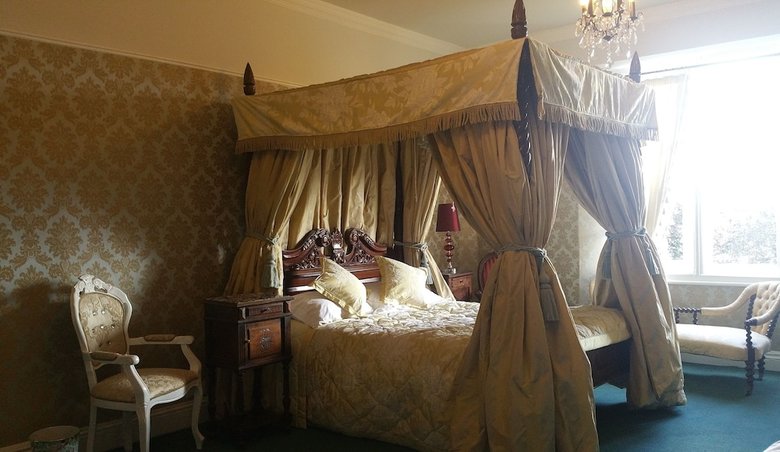 Hostal The Gothic Mansion