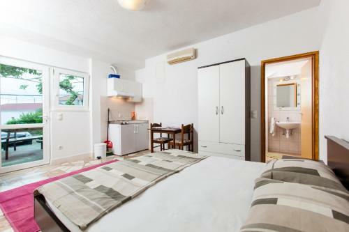 Apartments Sumpetar Beach