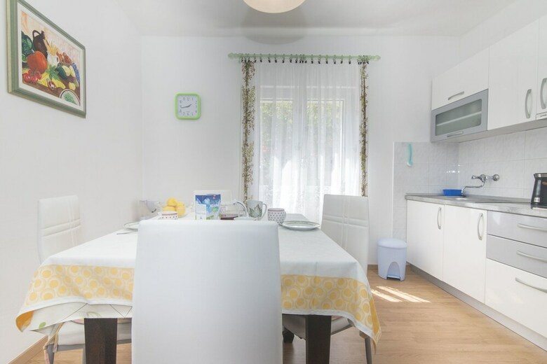 Apartments Jakov