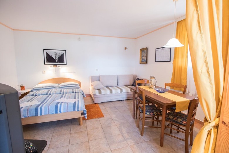 Apartments Milivoj