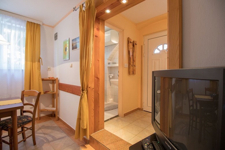 Apartments Milivoj