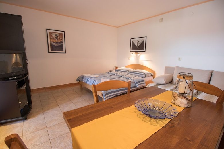 Apartments Milivoj