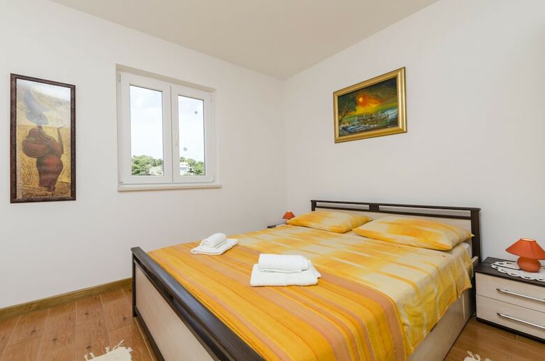 Apartments Marinko