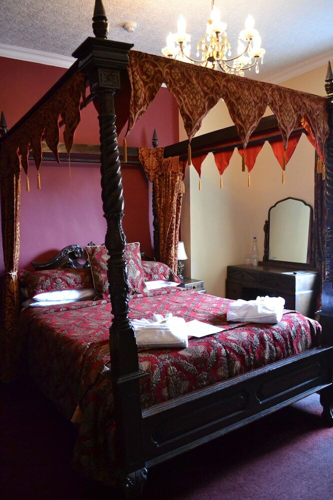 The Red Lion Hotel