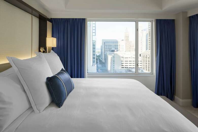 Hotel Peninsula