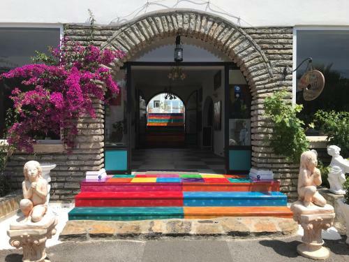 Bahama Art Hotel