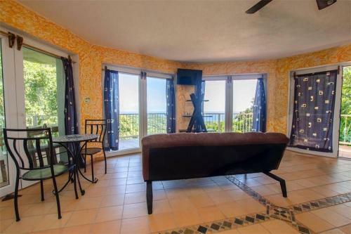El Faro Apartment
