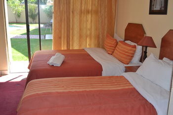 Hostal Airport Transit Guest Lodge
