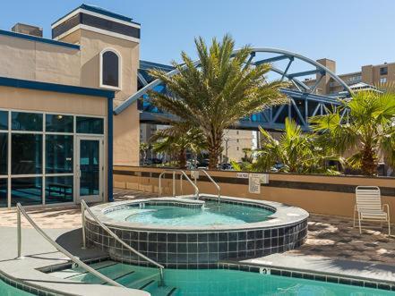 Apartamento Crystal Tower 1002
