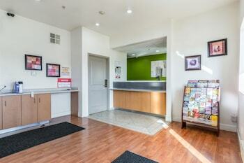 Aparthotel Studio 6 Bakersfield