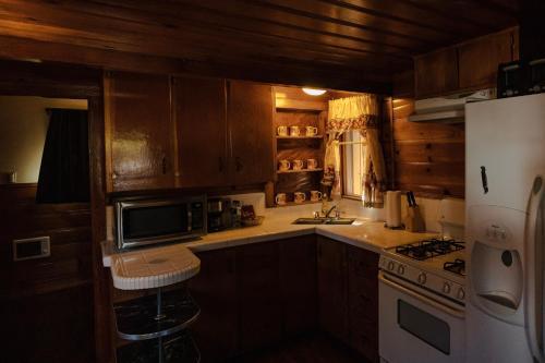 Embers Lodge & Cabins