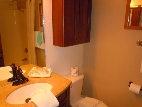 Two-bedroom Premier Unit #70 By Escape For All Seasons