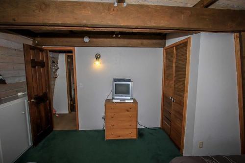 Leader On Cedar #1115