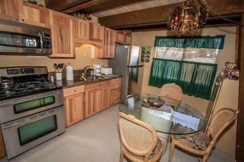 Leader On Cedar #1115