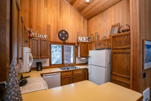Lodge Mammoth Golf Properties By 101 Great Escapes